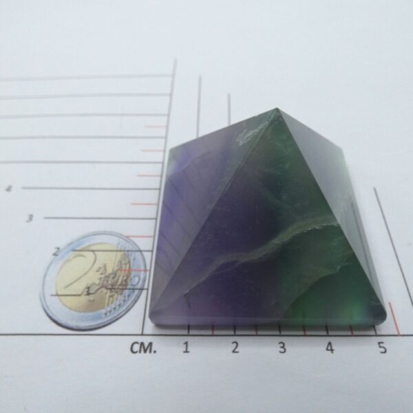 Piramide in fluorite flpy03 1