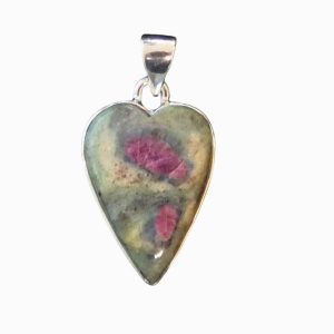 Pendente in Rubino Fuchsite a forma di cuore