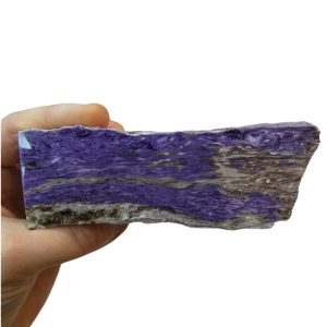 fetta di charoite triangolare