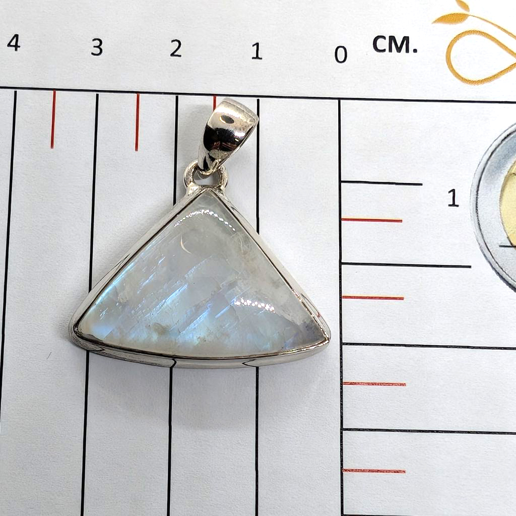 Pendente in Rainbow Moonstone triangolare 3 Pendente in Rainbow Moonstone triangolare