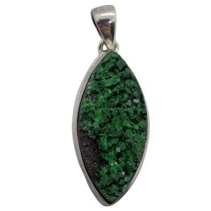 Pendente in uvarovite a forma irregolare