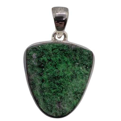 Pendente in uvarovite a forma irregolare    UVAP02